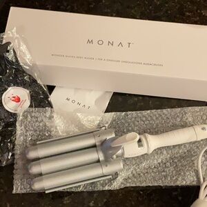 Monat Wonder Waves Deep Waver in Silver